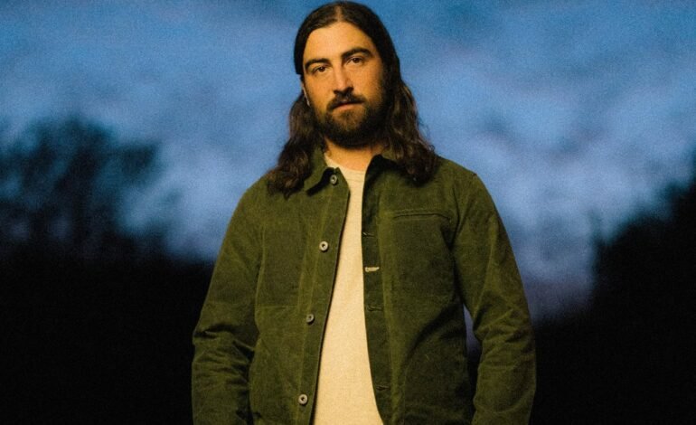 Noah Kahan Scores First No. 1 on Hot Rock & Alternative Songs Chart With ‘The Great Divide’