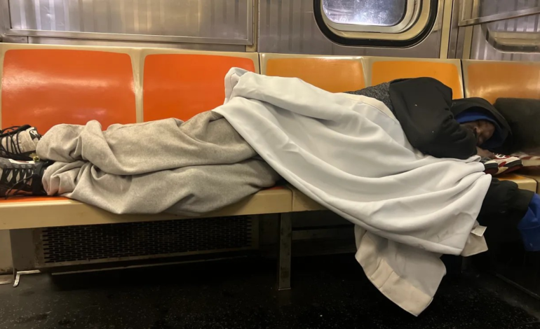 NY: Alcalde Mandani insta a desamparados a buscar refugios