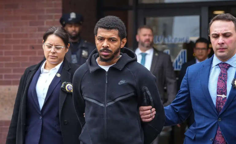 NY: Se entrega dominicano era buscado por asesinato Bronx