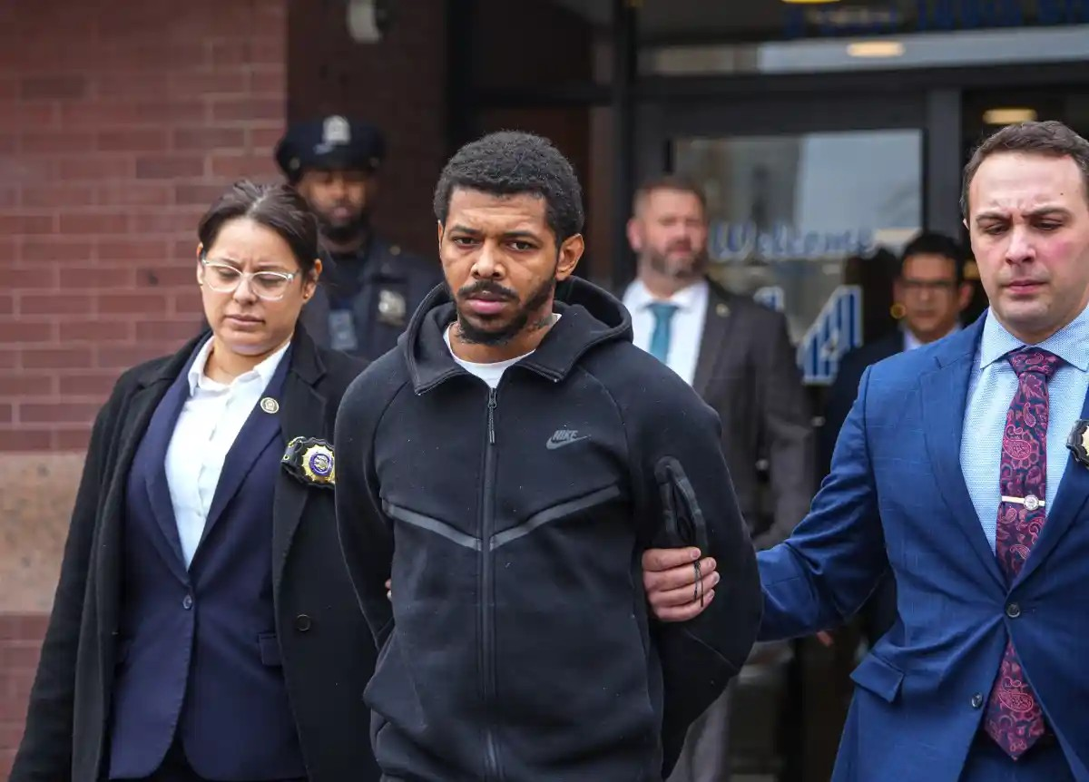 NY: Se entrega dominicano era buscado por asesinato Bronx imagen