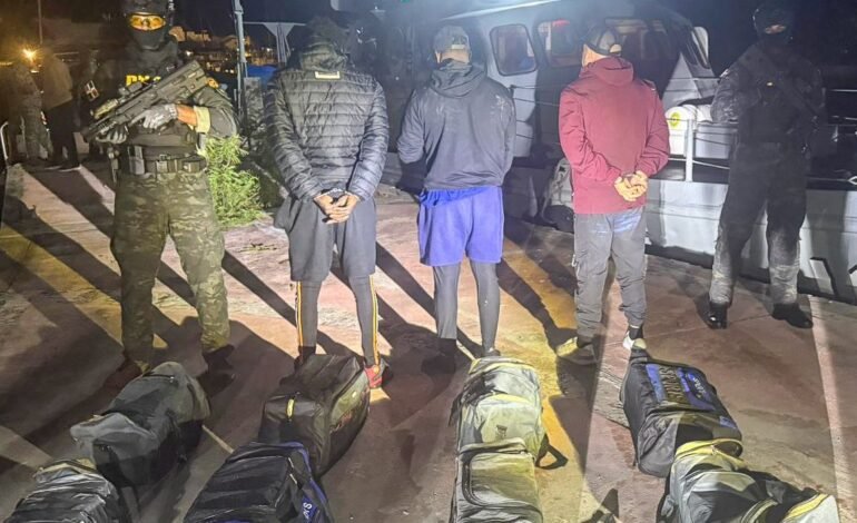 Ocupan 136 paquetes cocaína en lancha en costa este de RD