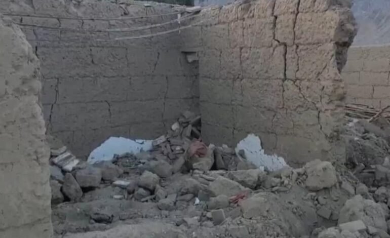 Pakistán lanza ataques aéreos en Afganistan: Kabul reporta decenas de muertos, incluidos niños