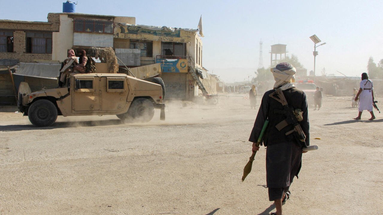 Pakistán se declara en “guerra” contra Afganistán tras unos mortíferos ataques