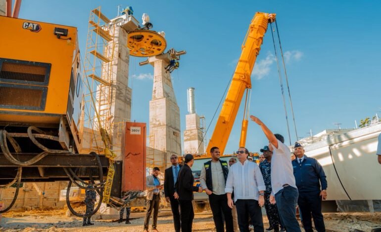 Paliza supervisa avances Línea 3 del Teleférico Santo Domingo