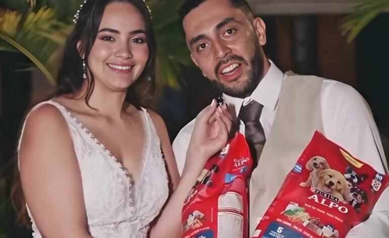 Pareja pidió alimento para perros en vez de regalos y convirtió su boda en ayuda para animales sin hogar