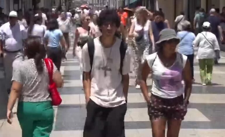 Perú enfrenta caída de la natalidad por cambio de prioridades entre los jóvenes