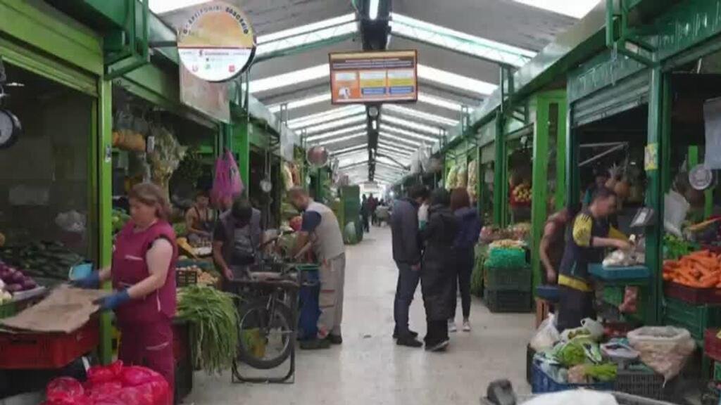 Petro mantiene el “salario vital” en Colombia pese al frenazo judicial y la resistencia opositora