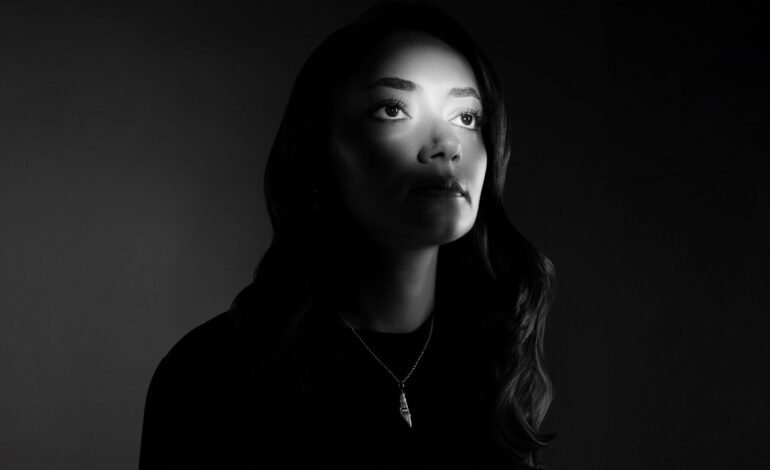 Plestia Alaqad, la reportera centennial que convirtió su celular en la última ventana a Gaza