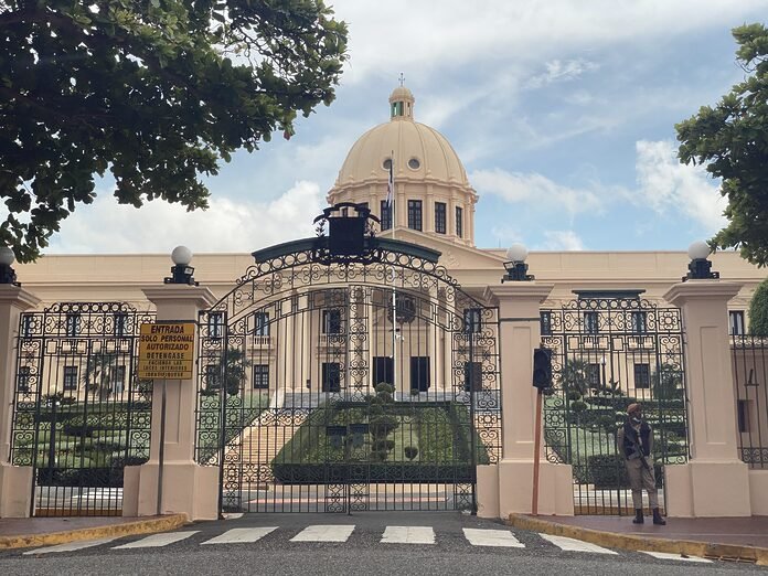 Presidente Abinader asciende a Andrés Modesto Cruz Cruz y lo designa como nuevo director general de la Policía Nacional