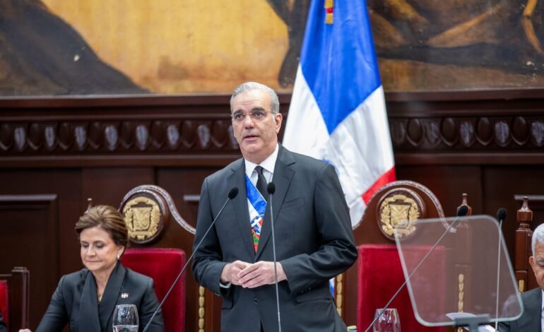 Presidente destaca fortaleza de sistema financiero dominicano