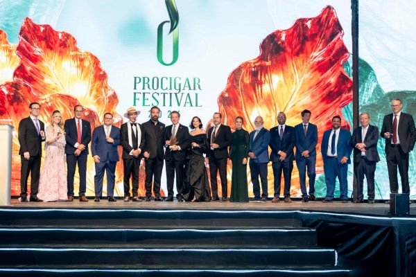 Procigar reconoce a Ito Bisonó por fortalecer industria tabaco