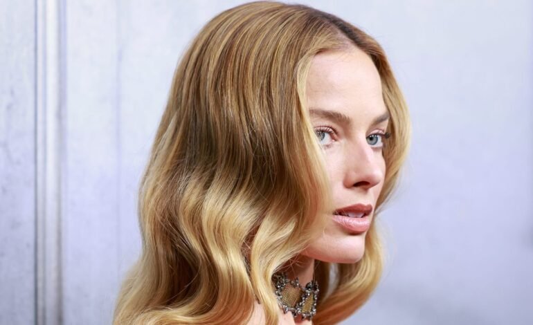 Qué es la «iPhone face» y por qué está arruinando las películas de época