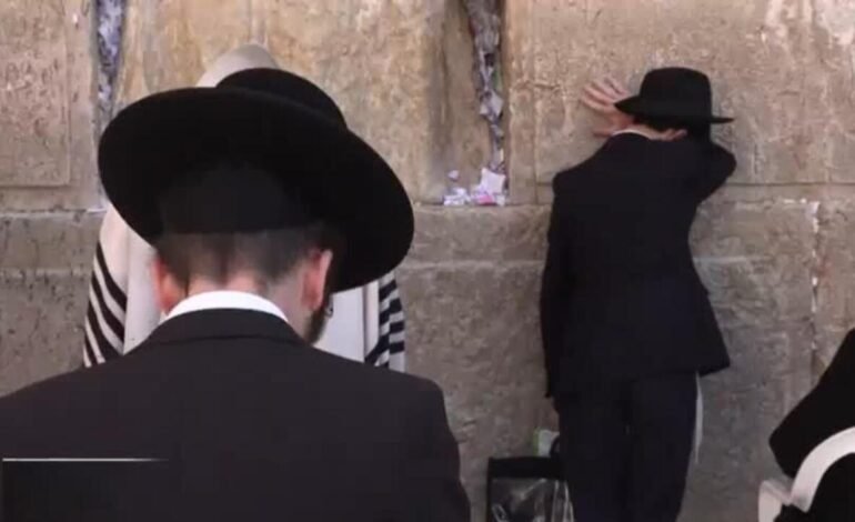 Ramadán en Al-Aqsa: miles de personas se enfrentan a los controles israelíes en Jerusalén