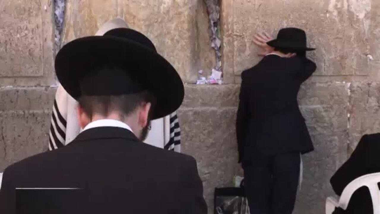 Ramadán en Al-Aqsa: miles de personas se enfrentan a los controles israelíes en Jerusalén