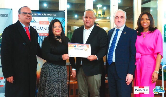 RD Exquisita 2026 distingue en Madrid a Ruddy De los Santos por su impacto en la comunicación y el posicionamiento internacional