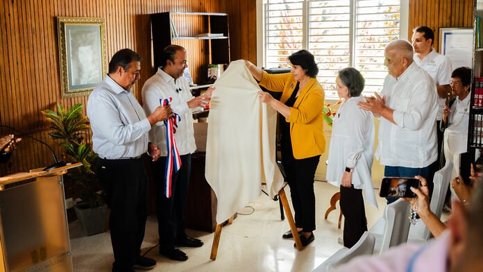 Refidomsa dona obra de Minerva Mirabal a museo Hermanas Mirabal 