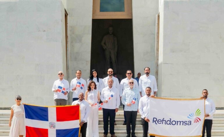 Refidomsa Rinde Honores a los Padres de la Patria  