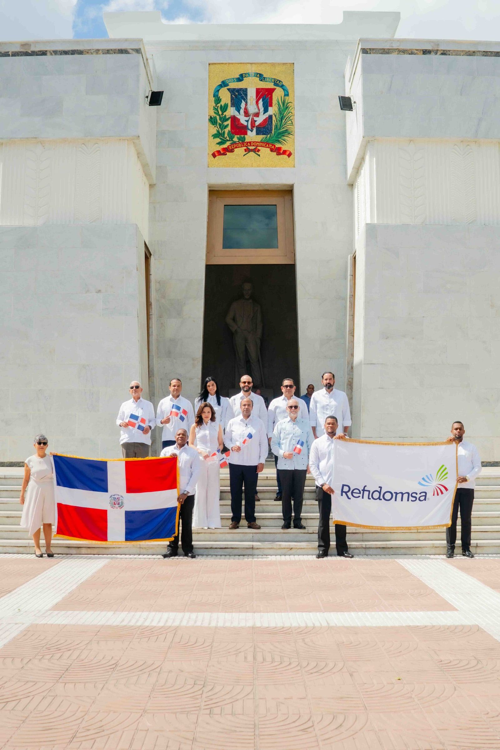 Refidomsa Rinde Honores a los Padres de la Patria  