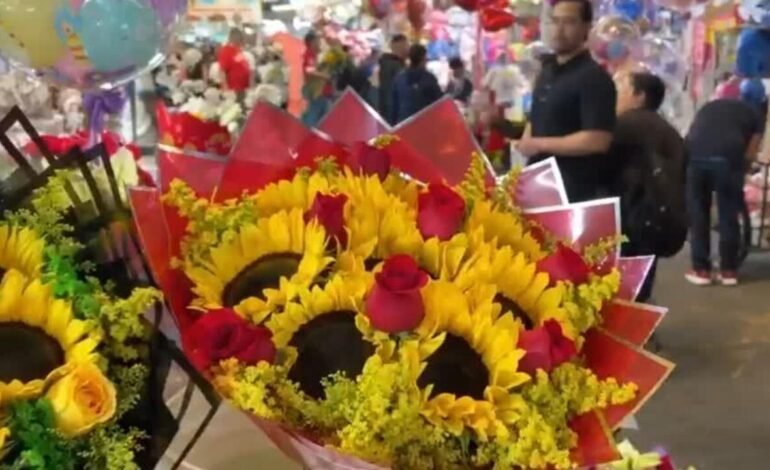 Regalos de San Valentín mueven los mercados de flores de México