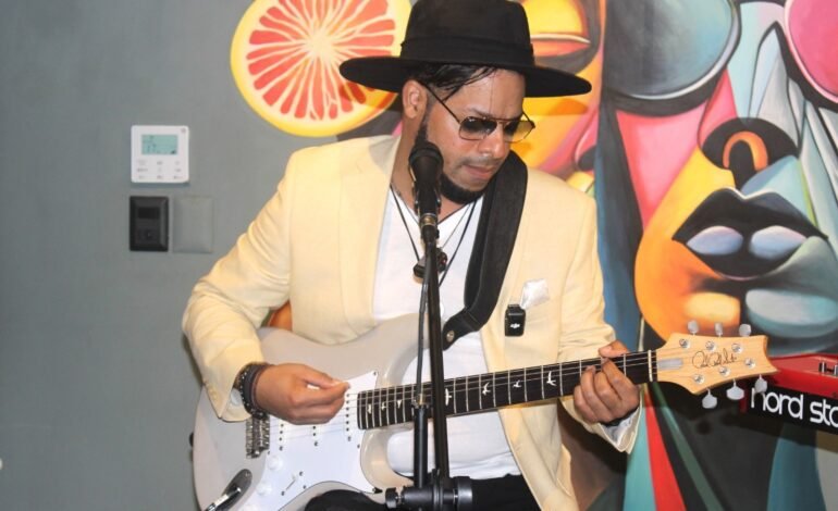 Rioz, cantautor que viene a conquistar la plaza dominicana con la calidad y originalidad de su música