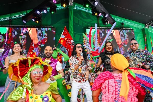 Roldán destaca la innovación musical en Carnaval de Santiago