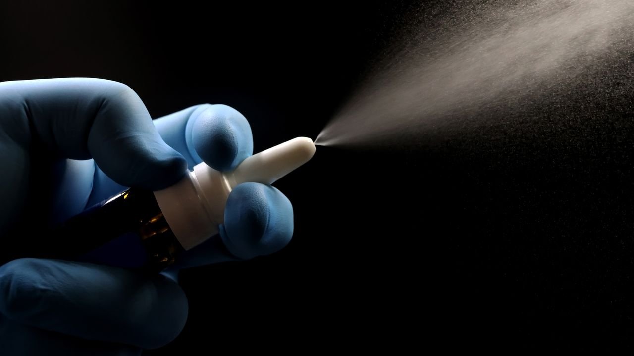 Se acerca la súper vacuna: Prueban un spray nasal universal contra virus, bacterias y alergias