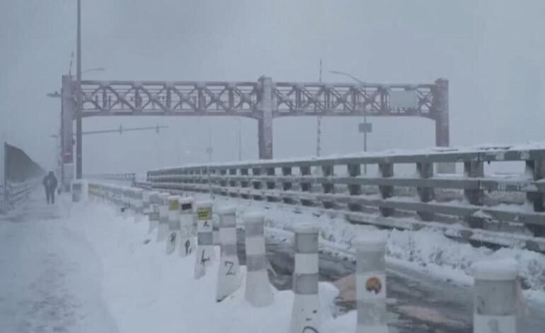 Tormenta de nieve paraliza el tráfico de vehículos, trenes y aviones en el noreste de EE. UU.