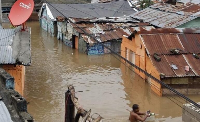 Tres mil desplazados y 3.100 casas anegadas en el norte RD