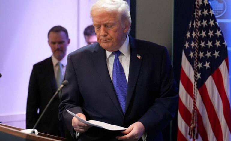 Trump dictó arancel global de 10% aplicable casi de inmediato