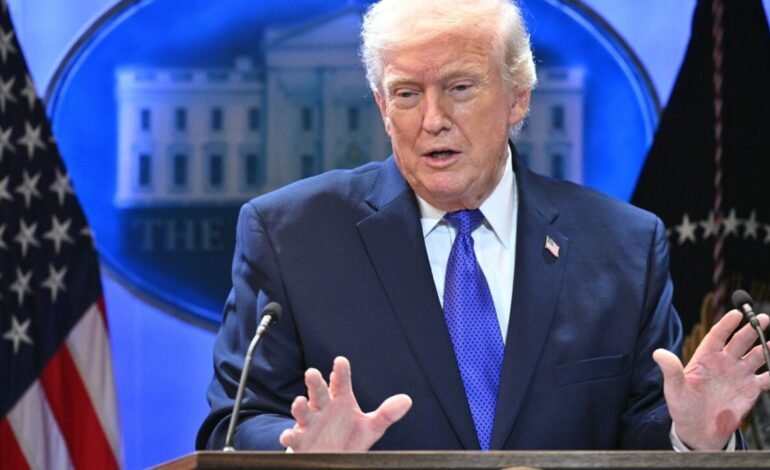 Trump eleva al 15% el arancel global y desafía decisión del Supremo