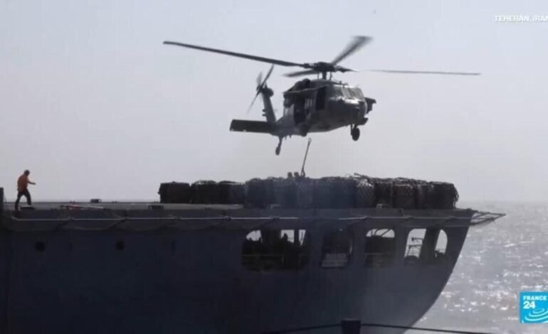 Trump refuerza presencia militar cerca a Irán y asegura no descartar un ataque