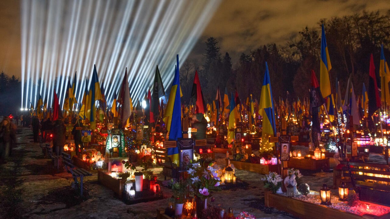 Ucrania conmemora cuatro años de guerra mientras Europa refuerza su apoyo