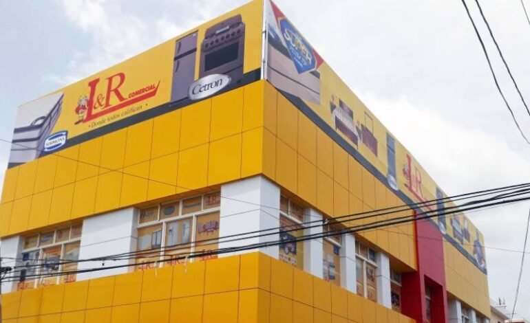 Un fuego afecta tienda L y R Comercial en Charles de Gaulle