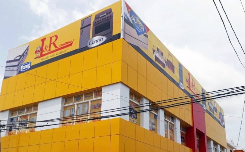 Un fuego afecta tienda L y R Comercial en Charles de Gaulle
