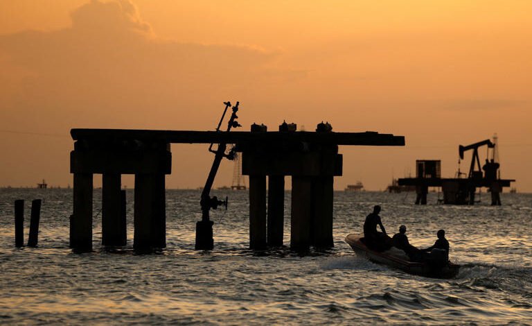 Venezuela se olvida de Chávez y abre petróleo al sector privado