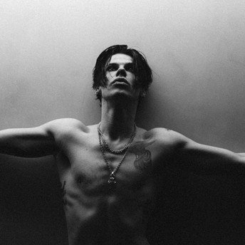 ‘Zombie’ Brings YUNGBLUD’s First Alternative Airplay No. 1 to Life