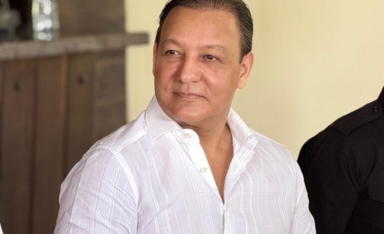 Abel Martínez critica manejo del Gobierno ante alza del petróleo