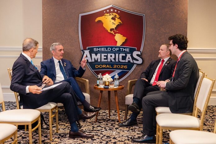 Abinader fortalece diálogo comercial con Estados Unidos durante cumbre en Miami