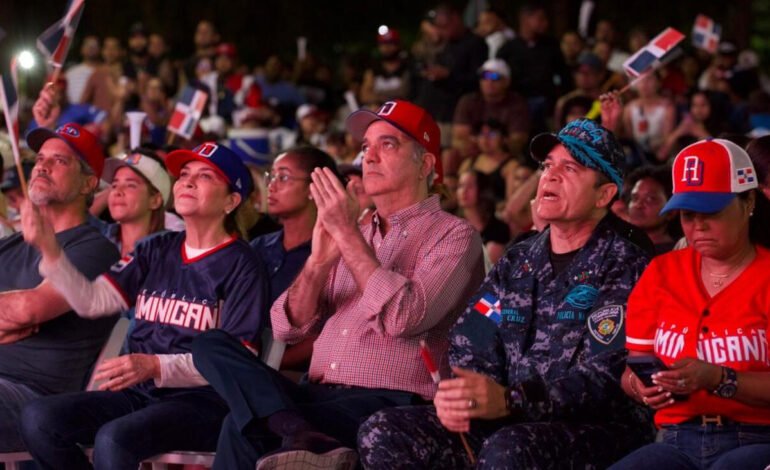 Abinader presencia en Malecón el partido entre la RD y EEUU