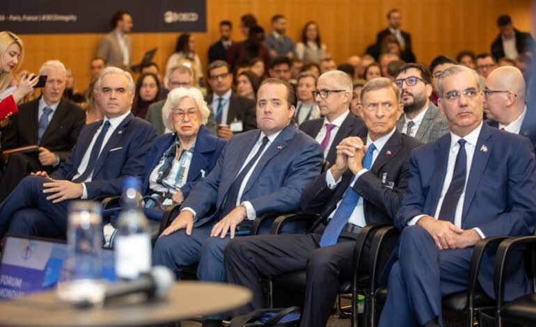 Abinader, una hija, 3 ministros y una directora en ciudad París