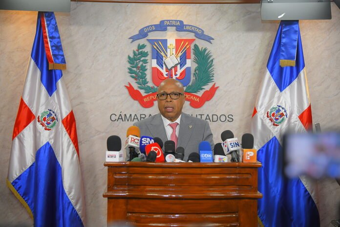 Alfredo Pacheco exhorta estar atentos a la situación bélica internacional