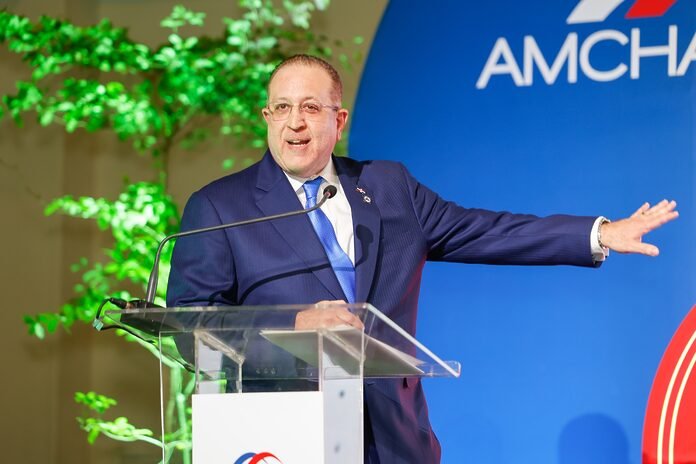 Almuerzo Amchamdr: Magín Díaz destacael firme compromiso del Gobierno para potenciar el crecimiento económico 