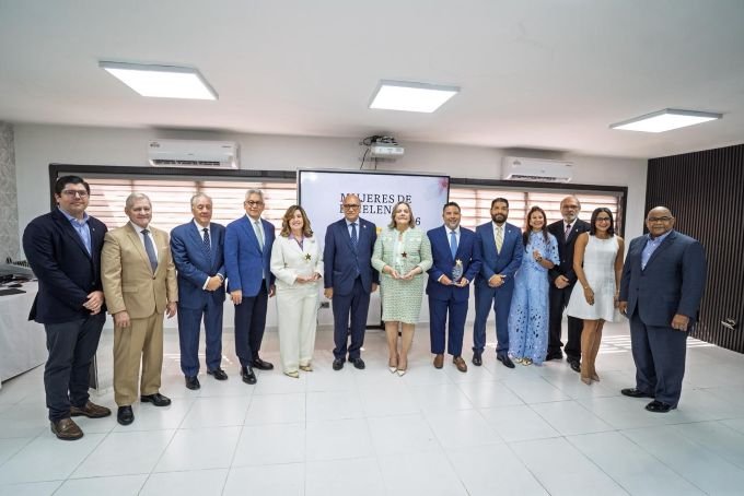 ANEIH reconoce a tres mujeres destacadas dominicanas