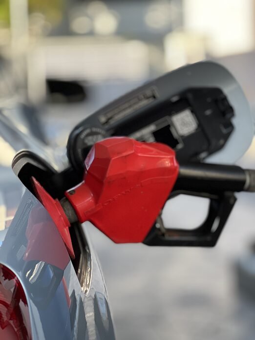 Ante alza internacional del petróleo, Gobierno activa medidas para proteger a los dominicanos 