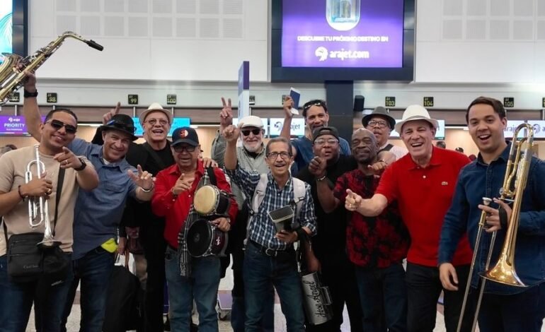 Arajet eleva la dominicanidad celebrando la Independencia Nacional a más de 30 mil pies de altura