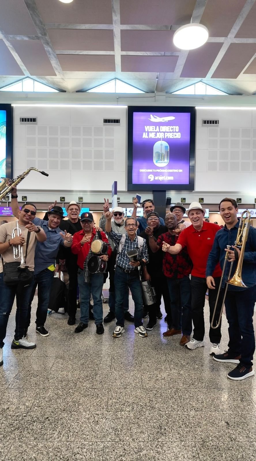 Arajet eleva la dominicanidad celebrando la Independencia Nacional a más de 30 mil pies de altura