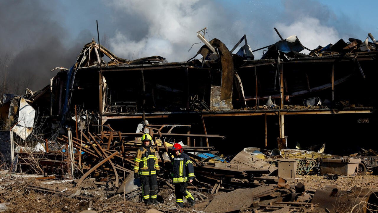 Ataques con misiles y drones rusos matan a varias personas en la región de Kiev