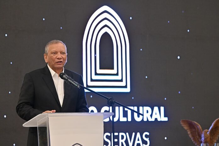 Banreservas reconoce a Winston “Chilote” Llenas en homenaje a los 93 años de las Águilas Cibaeñas