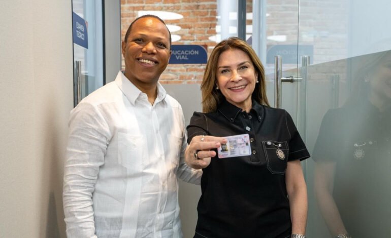 Carolina Mejía llama a obtener la nueva licencia de conducir