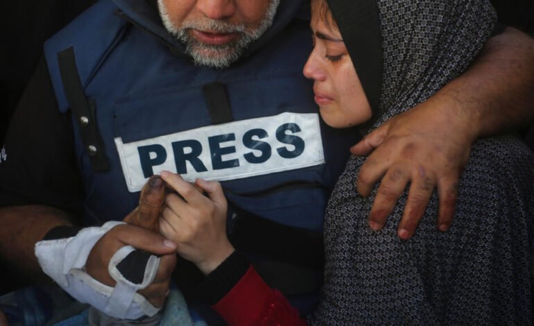 Censura en tiempos de guerra: las denuncias de periodistas y medios de comunicación